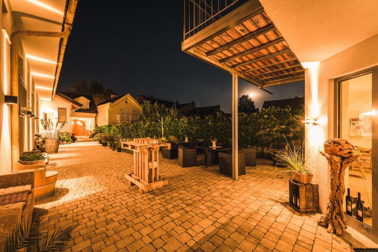 Weingut Gaestehaus D&D Haider Йойс Екстер'єр фото
