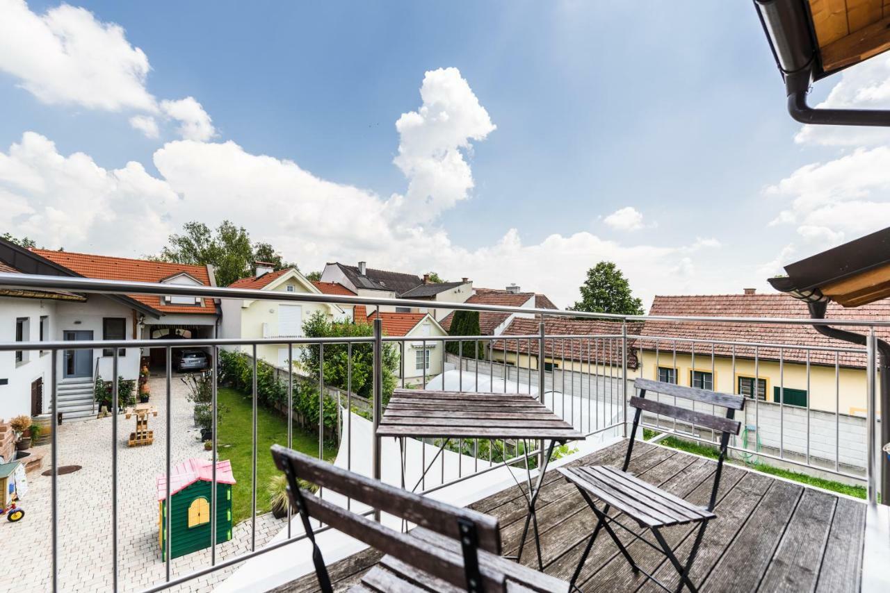 Weingut Gaestehaus D&D Haider Йойс Екстер'єр фото